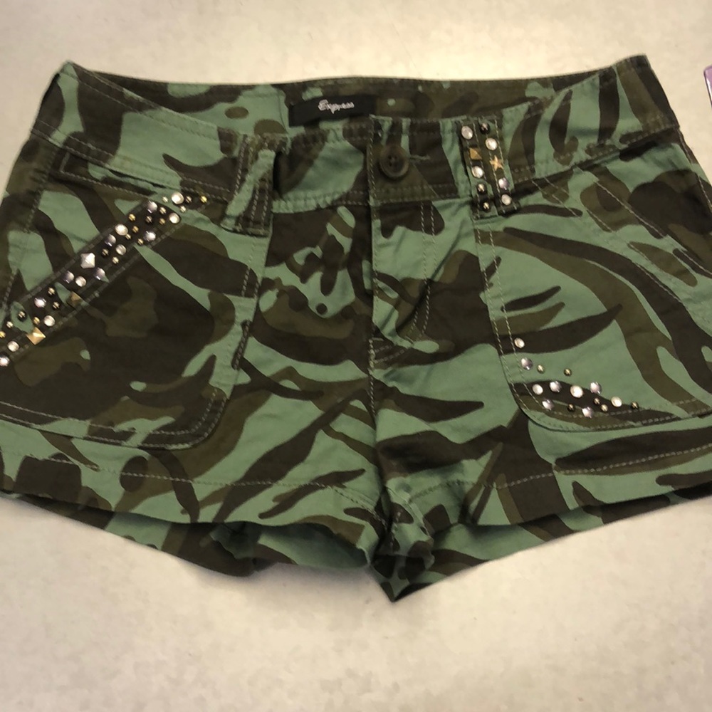 express camo shorts. Size 00.